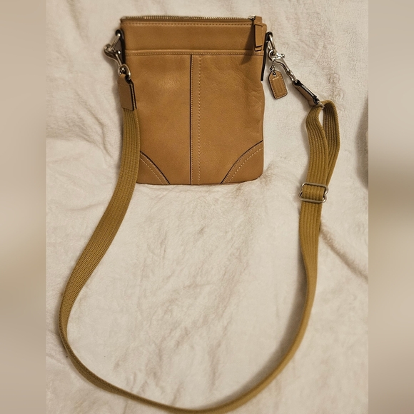 COACH Camel VINTAGE crossbody slingback with adjustable strap - Picture 3 of 7